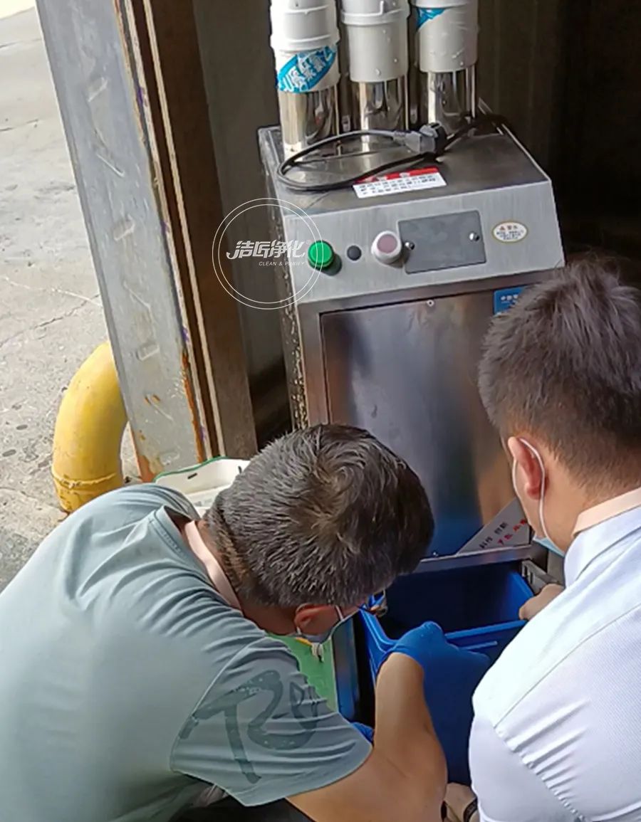 潔匠凈化·的凈工業除臭劑_金屬加工廠的應用超聲波噴霧除臭機，工程師現場調試！