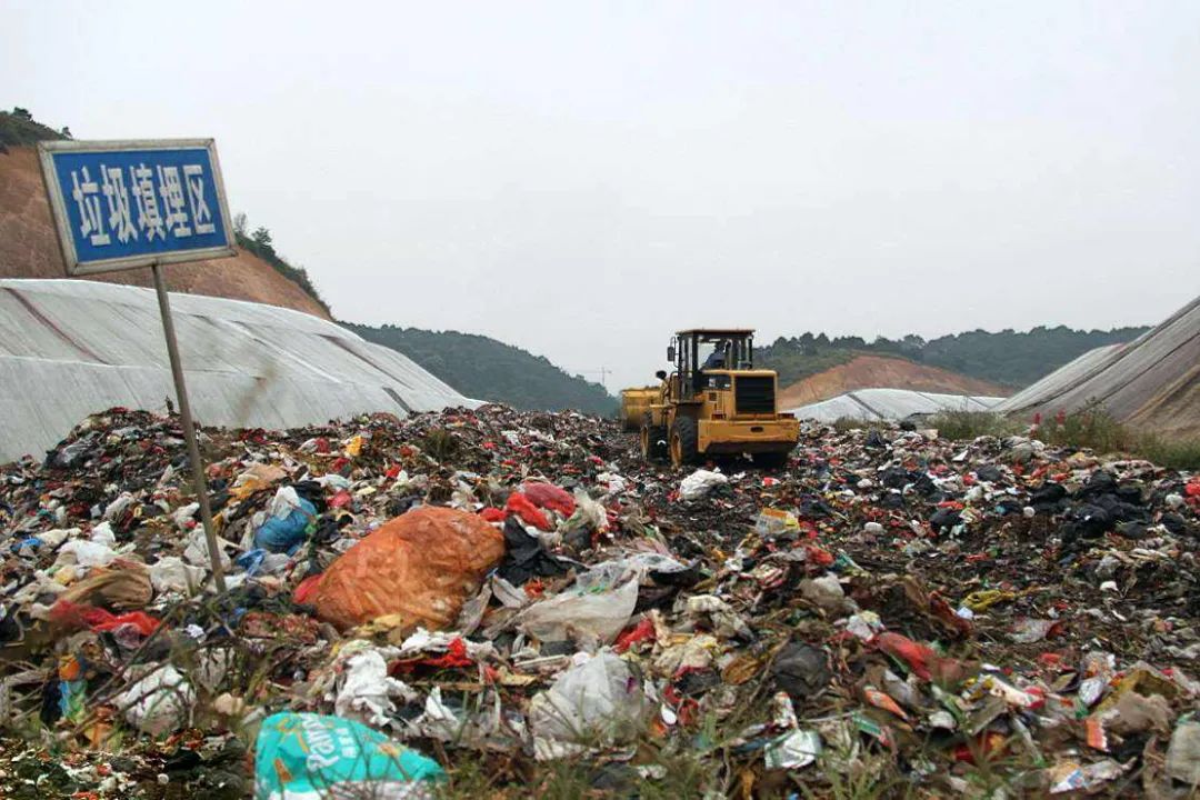 國內垃圾臭氣問題嚴峻，潔匠異味控制液帶來清新.jpg